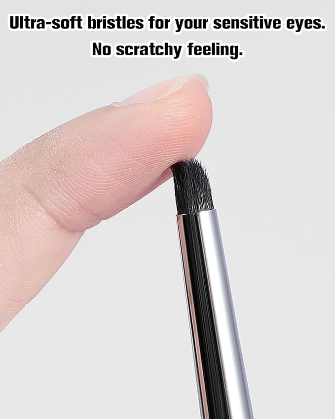 EIGSHOW Small Smudge Brush for Precise Eye Brightening and Under Eye Highlighting (E834)