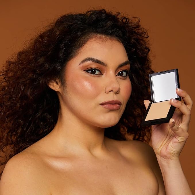 REINA REBELDE Almendra On Your Face Finishing Powder | Enriched with Avocado and Rose Oil | Long-Lasting | Blurring | Set Foundation and Diminish Shine | Cruelty Free and Vegan Almond Shade