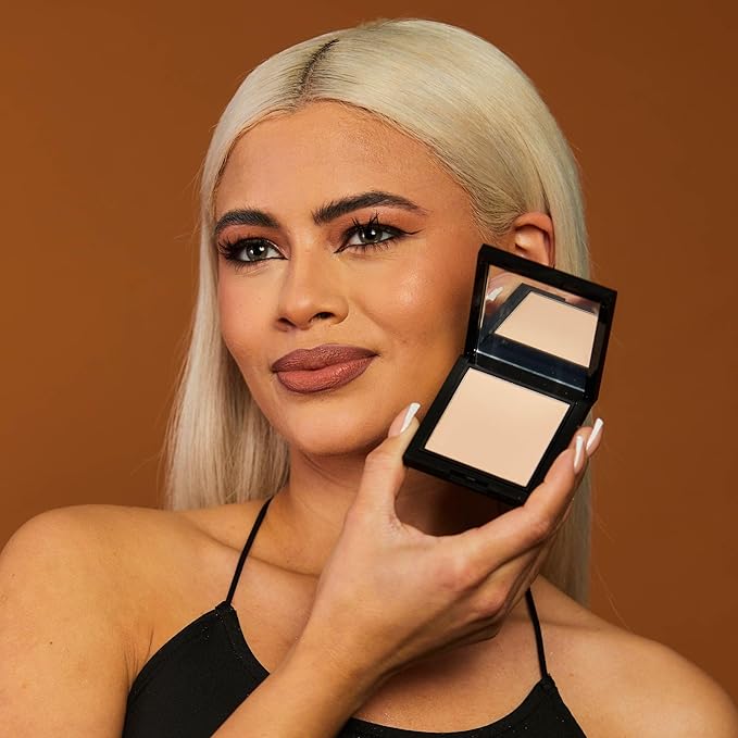 REINA REBELDE Perla Shade On Your Face Finishing Powder | Blurring Pressed Powder| Smooth Matte Finish | Long-lasting | Cruelty Free and Vegan | For Light Skin Tones